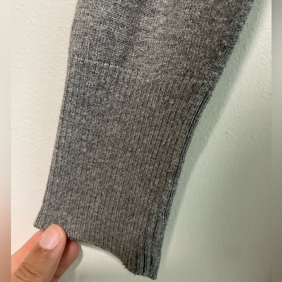 GAP Gray V-Neck Long Sleeve Sweater with Front Pockets Size XS/S - Picture 3 of 8